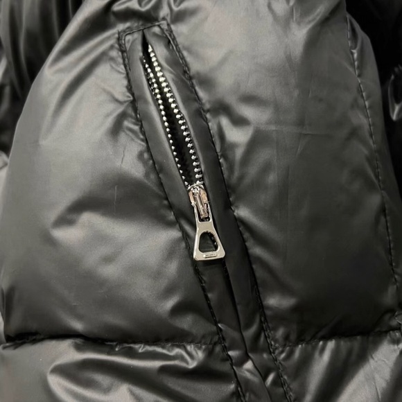 Gucci Black Puffer Jacket with Signature Stripe - Picture 5 of 7